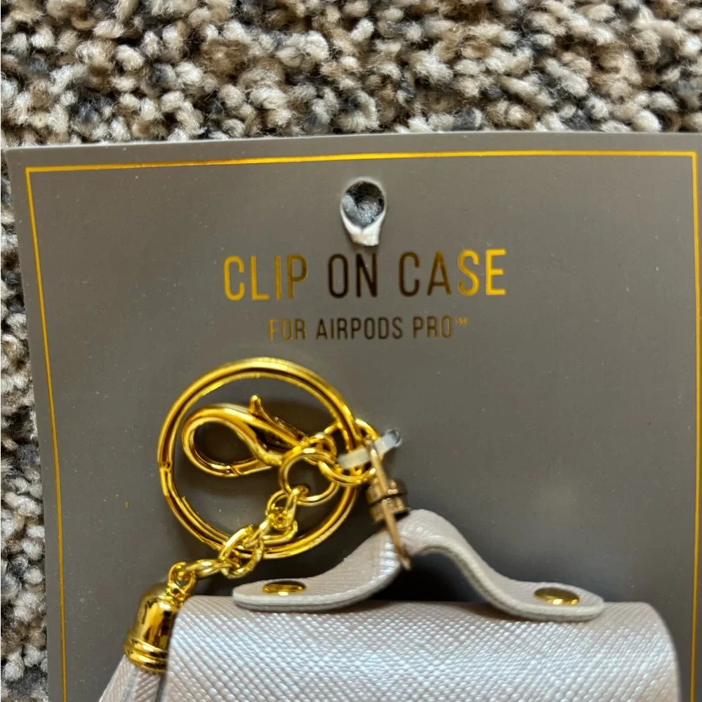 Oliver Smith & Co AirPods Pro Clip On Case Shiny White W/ Gold Keychain Wireless